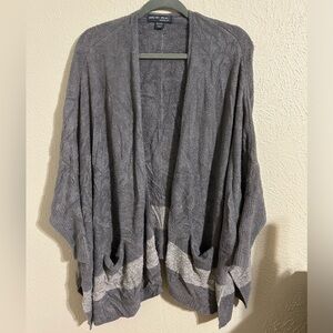 Women’s Barefoot dreams comfy cardigan one size